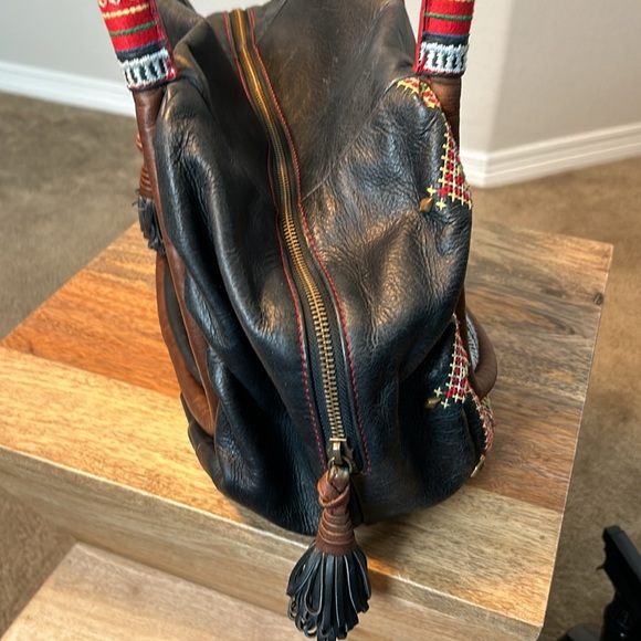 Isabella Fiore genuine leather handbag in deep navy with embellishment - Picture 7 of 12